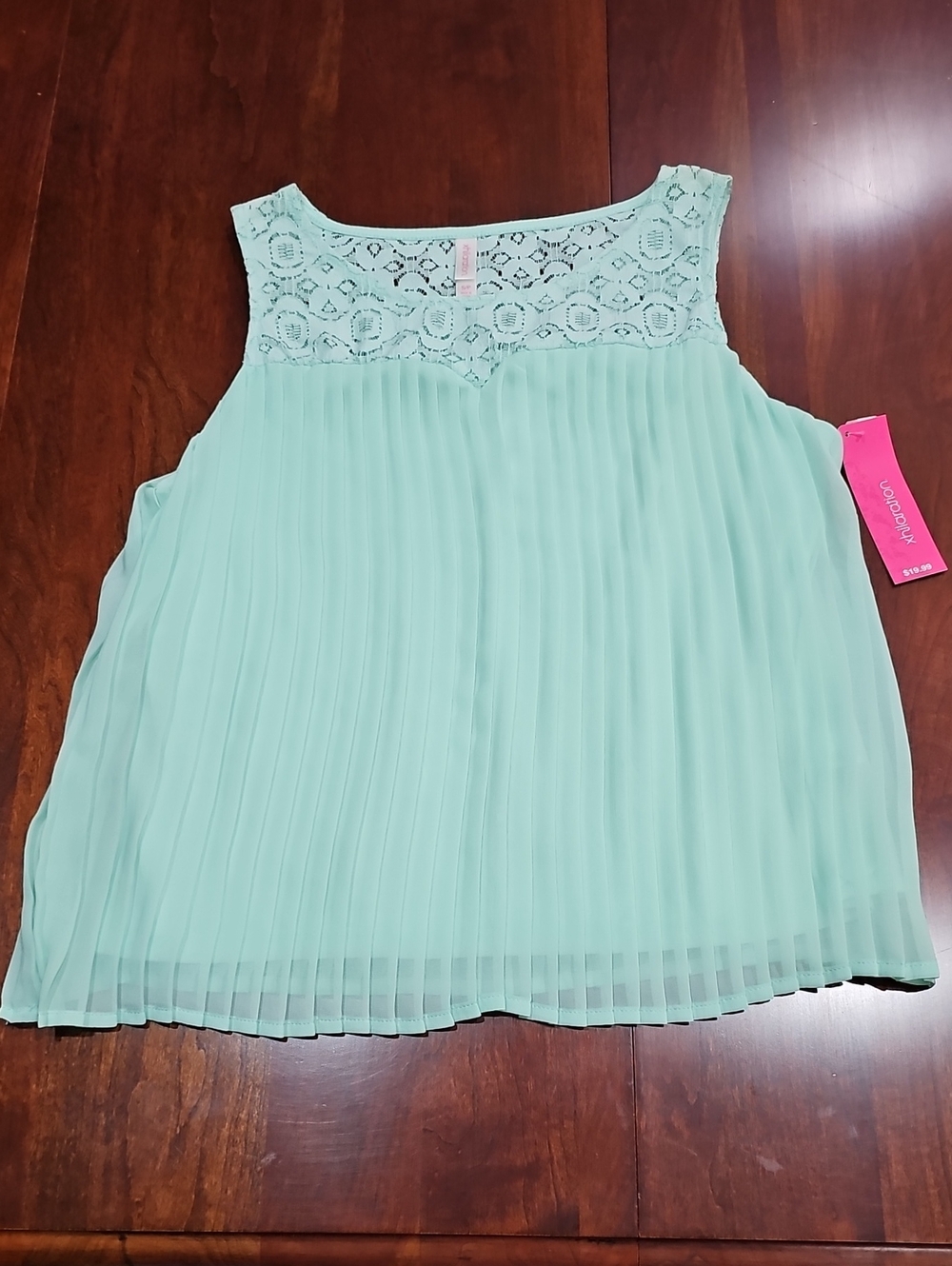 Xhilaration Sleeveless Pleated Lace Yoke Top in Mint